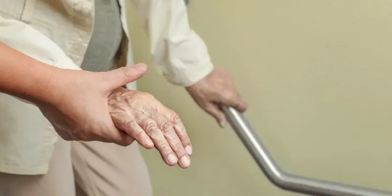Fisioterapia na prevenção de quedas em idosos: técnicas e benefícios