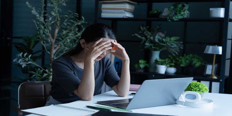 Burnout em psicólogos: sinais clínicos e estratégias de cuidado multinível 